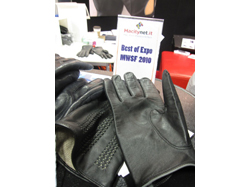 iTouch Gloves to keep your fingers warm 